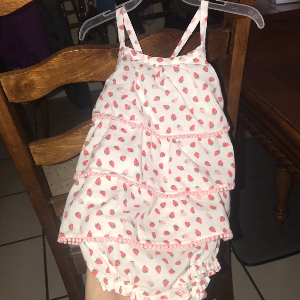 * SOLD * BABY BODEN GIRLS STRAWBERRY PLAYSUIT SIZE 12-18 M - Picture 2 of 5